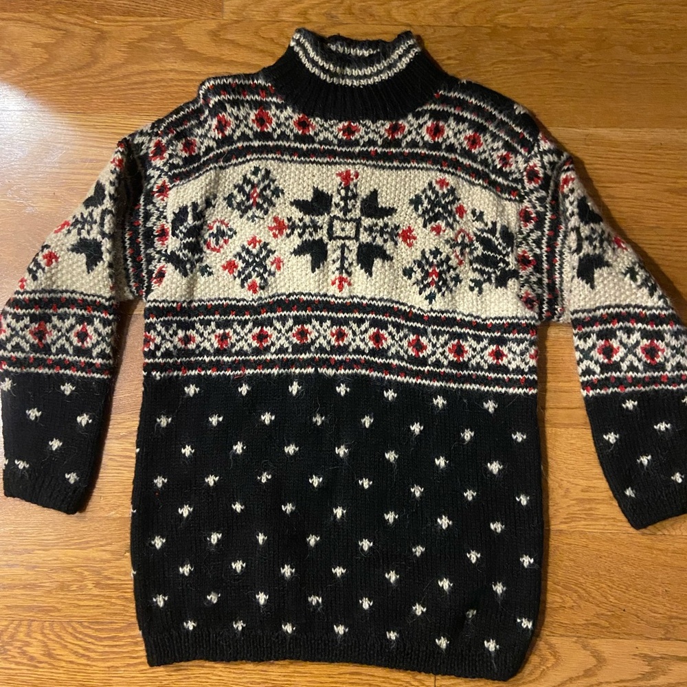 Vintage woman’s wool and Cream and black Patterned Sweater Jones New York